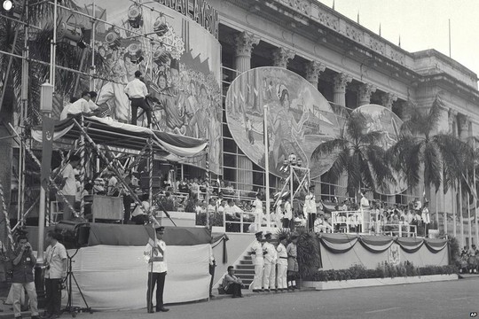 Ngày 16-9-1963, ông Lý công bố việc sáp nhập thành công vào Liên bang Malaya, kết thúc 144 năm thống trị của Anh. Ảnh: AP
