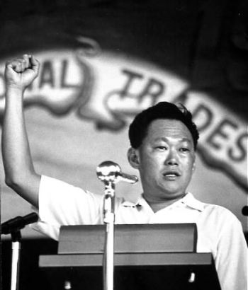 Ông Lý Quang Diệu vào năm 1965. Ảnh: SINA Ông Lý Quang Diệu vào năm 1965. Ảnh: SINA